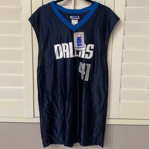 NBA DALLAS Mavs. Dirk NOWITZKI 41 jersey. Size M. 1 left in stock.